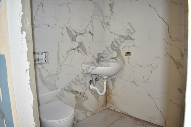 Espace commercial à louer dans le quartier zogu i zi à Tirana, albanie (4)